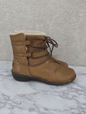 UGG Caspia 1932 Tan Leather Lace Up Ankle Sheepskin Warm Boots Womens Sz 9